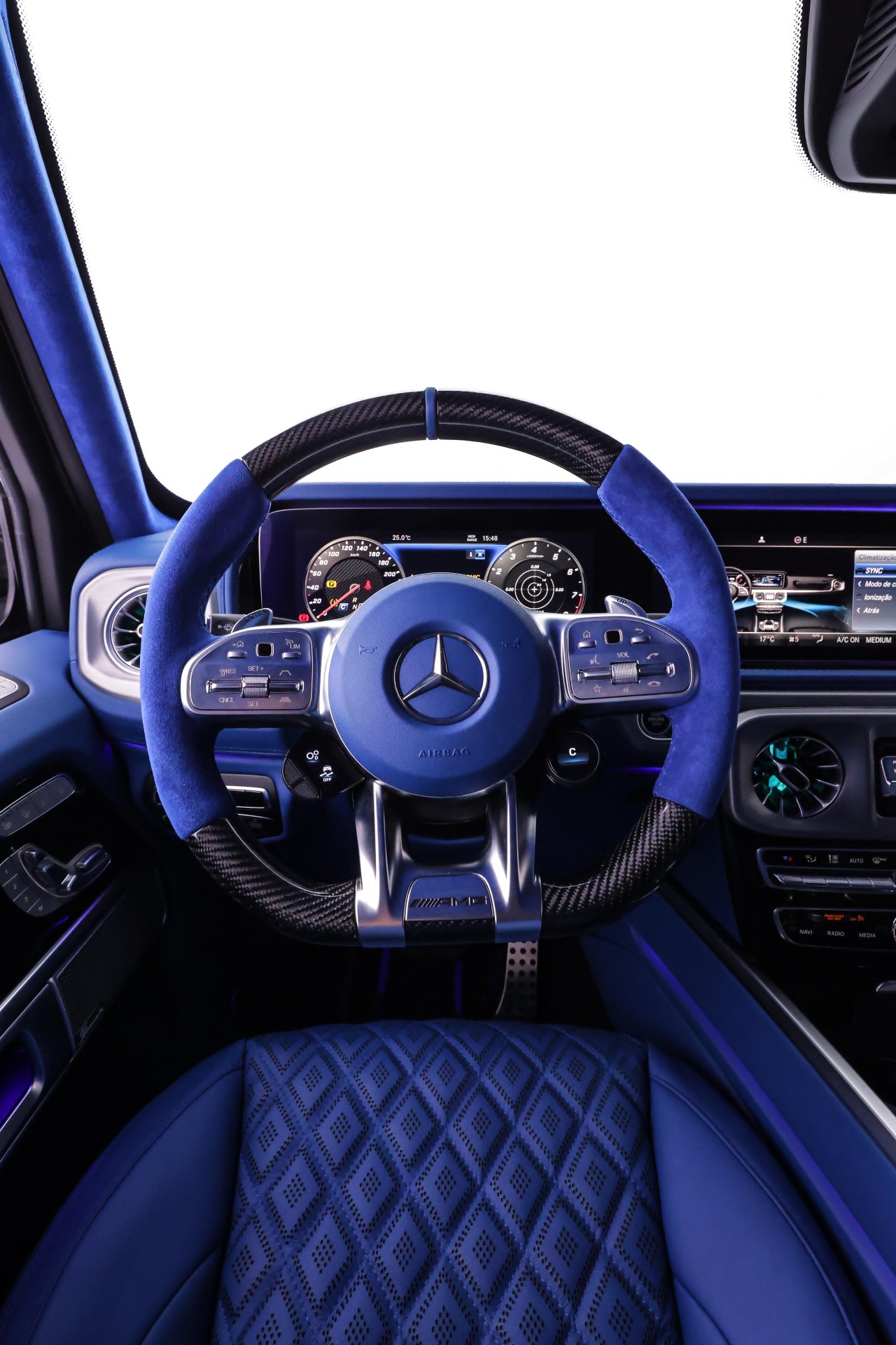 Mercedes Volante AMG G63 — interior personalizado